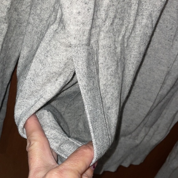 •BANANA REPUBLIC•LIGHT GRAY COTTON & CASHMERE VNECK BUTTON UP SWEATER SIZE SMALL - Picture 5 of 8